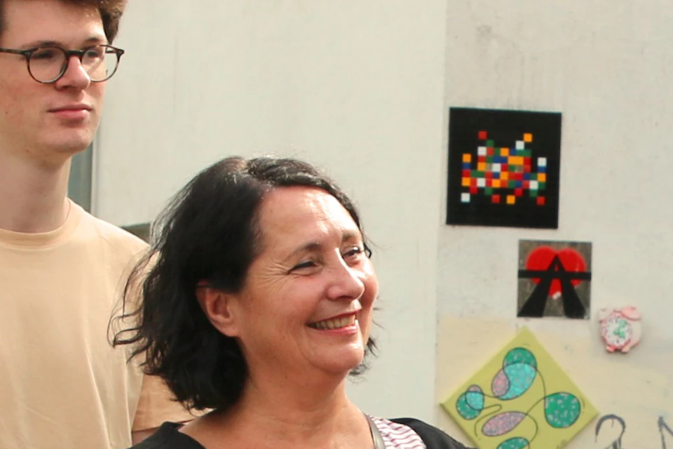 Guide and guests in Montmartre