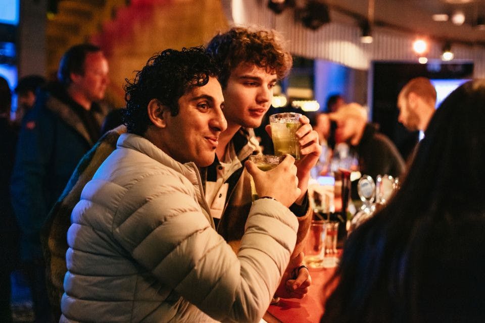 Dva z našich průvodců Pub Crawl