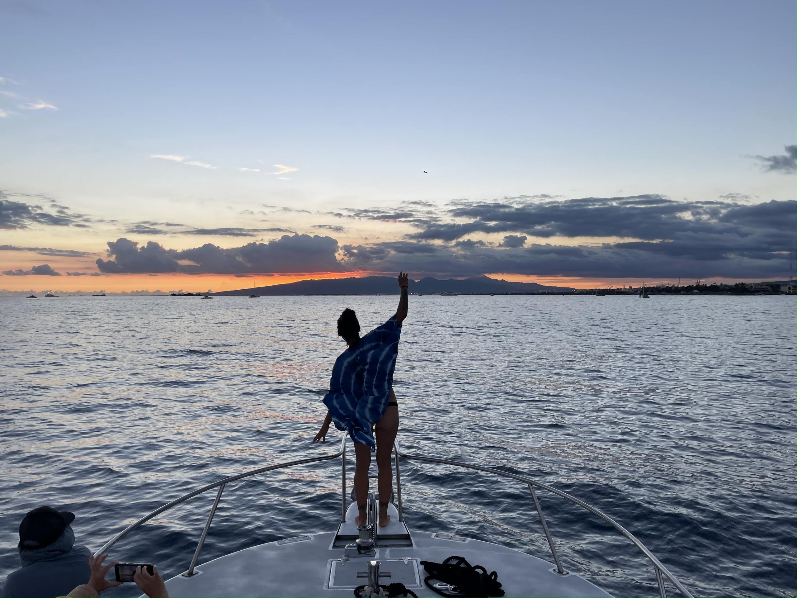 Waikiki: Friday Night Fireworks Boat Cruise - Photo 3