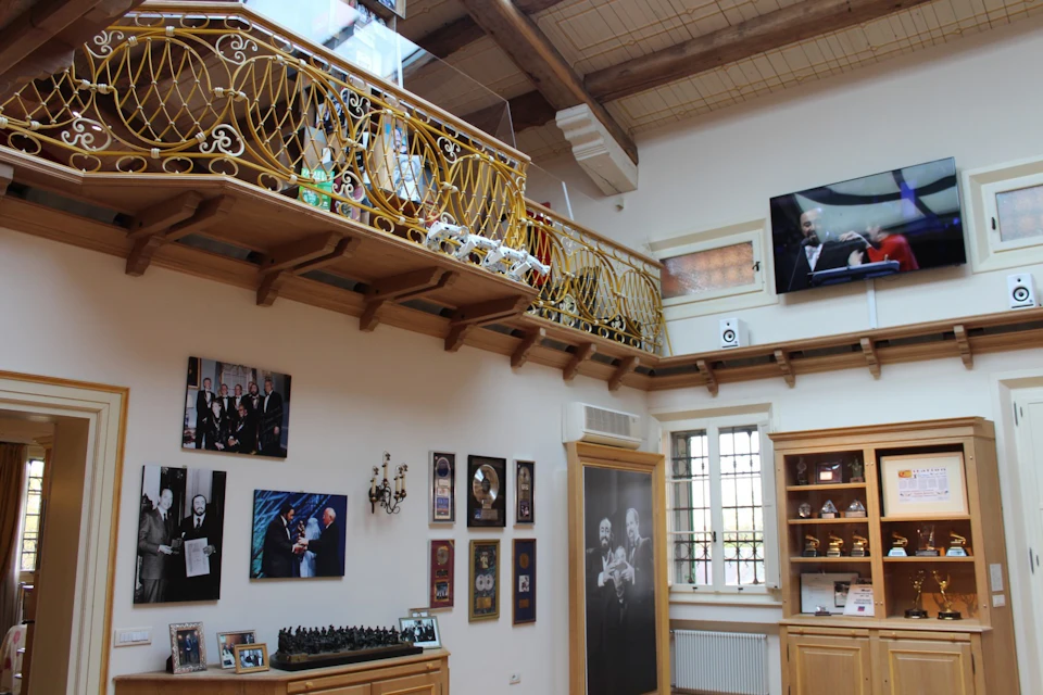 Pavarotti House