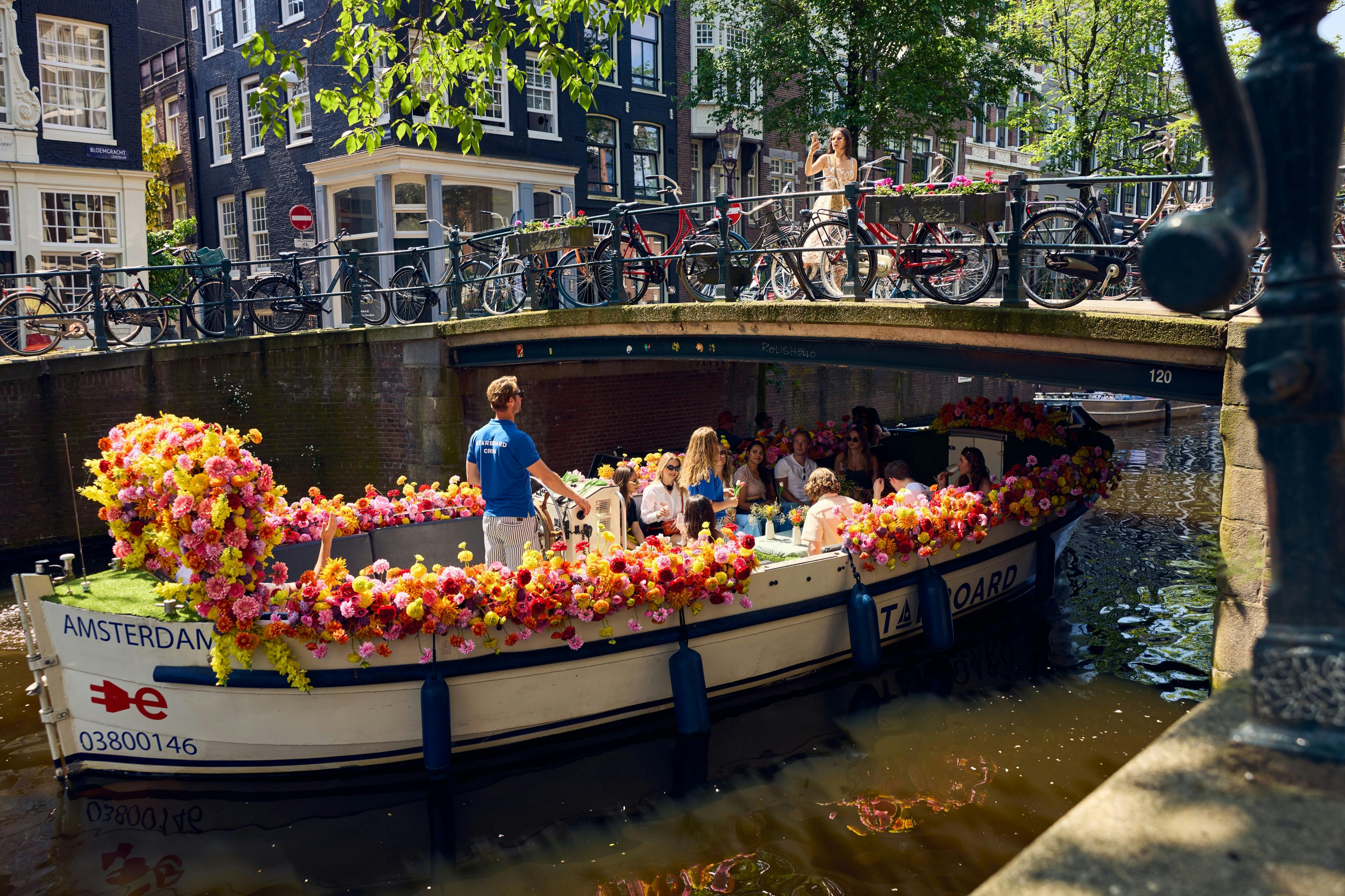 플라워 보트 타고 즐기는 운하 크루즈