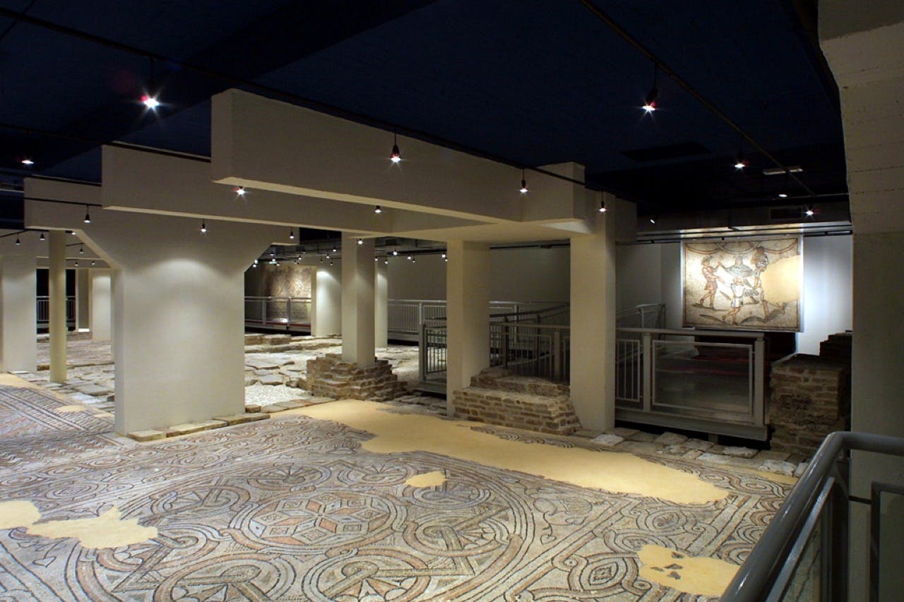 Mozaiky na podlahách domusu