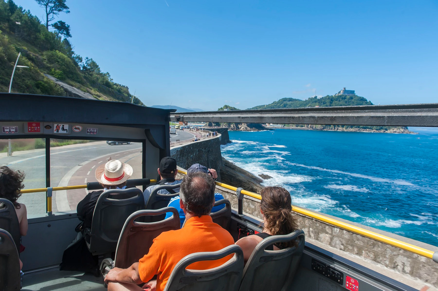 Hop-on Hop-off Bus San Sebastián + Guggenheim Bilbao Museum: Frank Gehry and Bilbao Tour + Admission