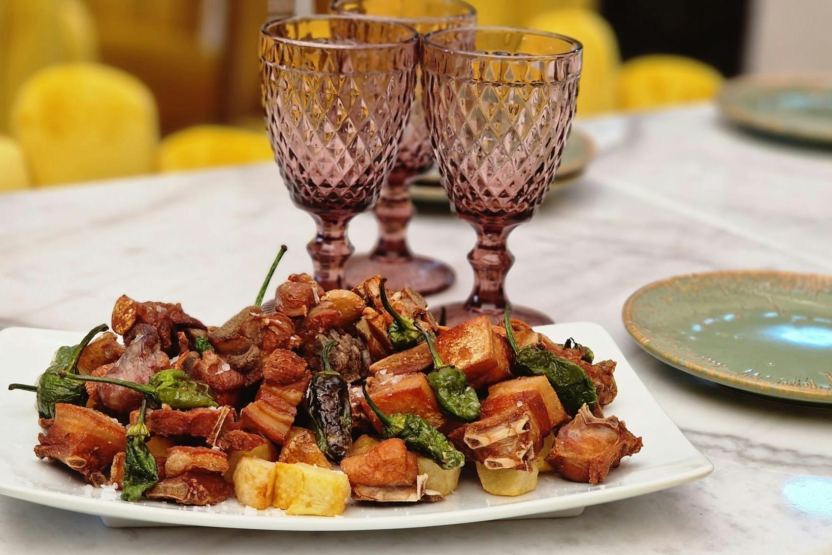 Historical facade, main entrance, gastronomy, artists, flamenco stage, decoration