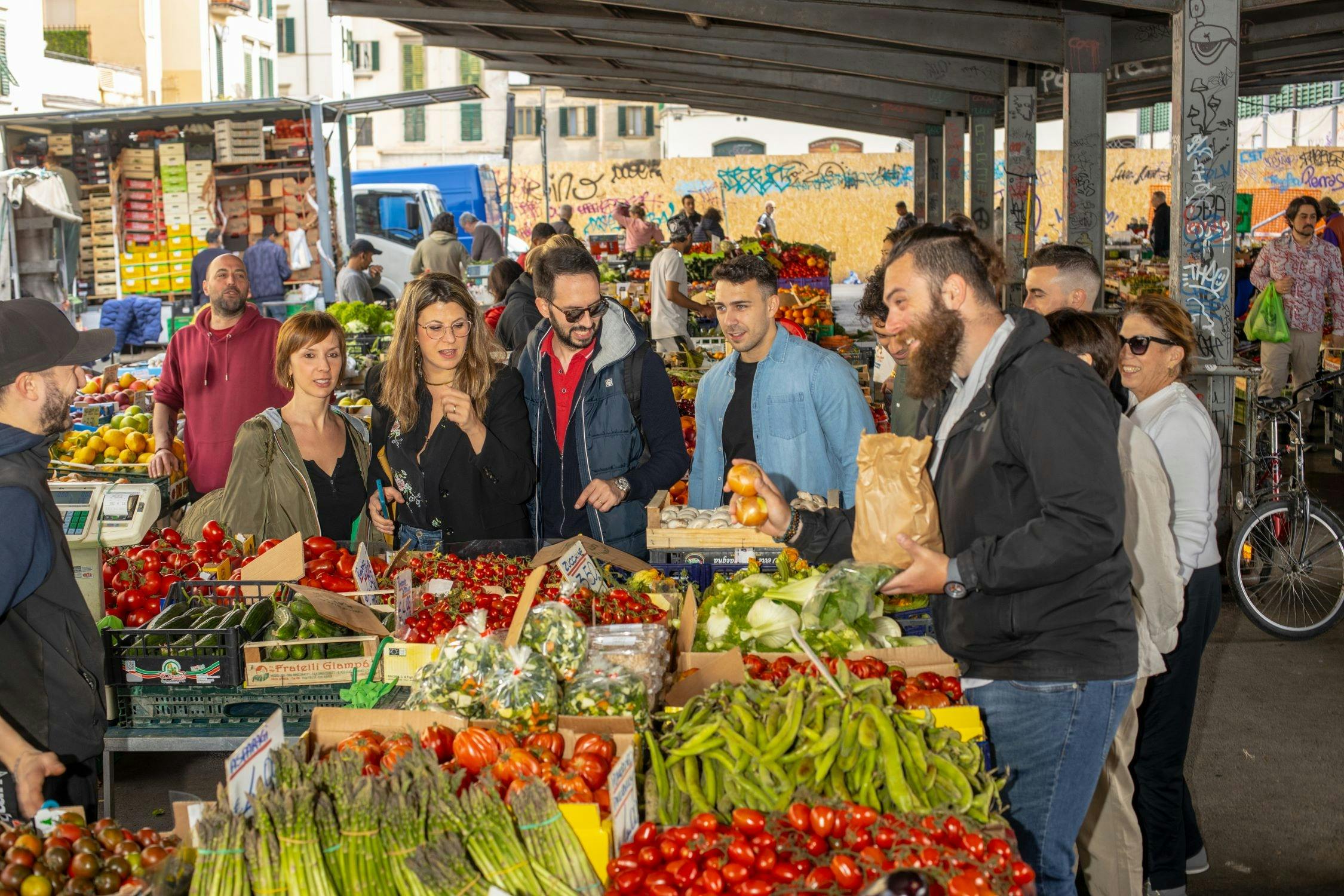 食品・雑貨市場で買い物
