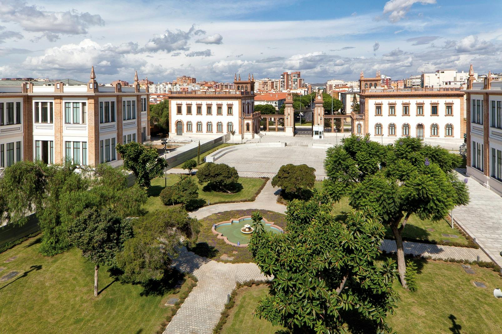 Εξωτερικό μέρος της Συλλογής του Ρωσικού Μουσείου. Πλατεία Tabacalera.