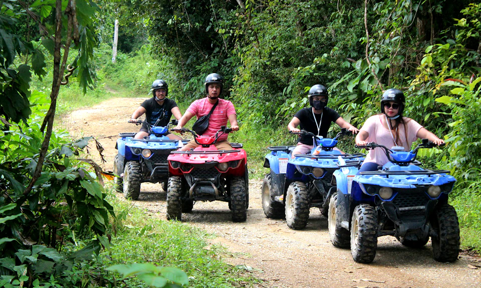 Langkawi Adventure and Extreme Park: Parasailing on Boat Ticket