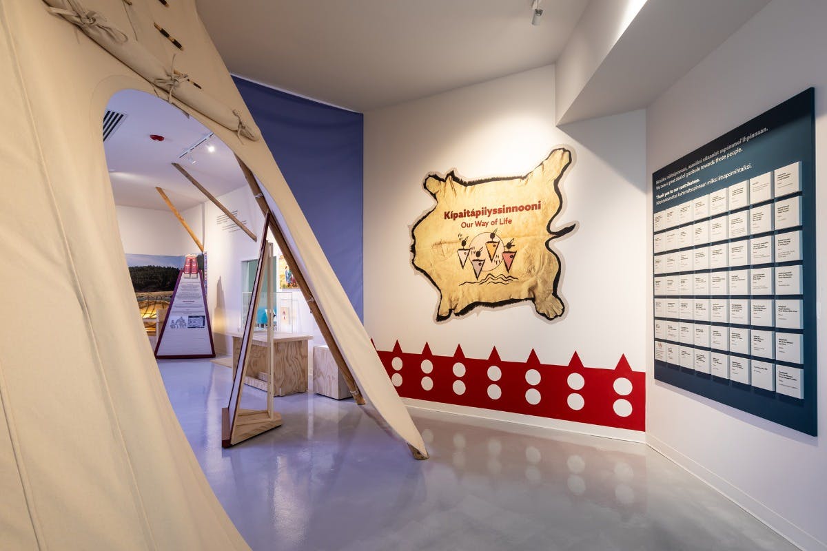 Entrance to the new Kípaitápiiyssinnooni exhibit