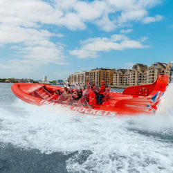 Spräng över Themsen med raketfart med Londons #1 speedboats!