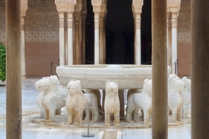 알함브라 분수 사자