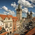 持布拉格游客通行证可免费参观带天文钟的老市政厅，包括电梯。