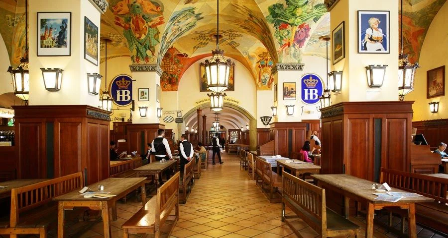 Munich: Beer & Food Tour + Beer & Oktoberfest Museum