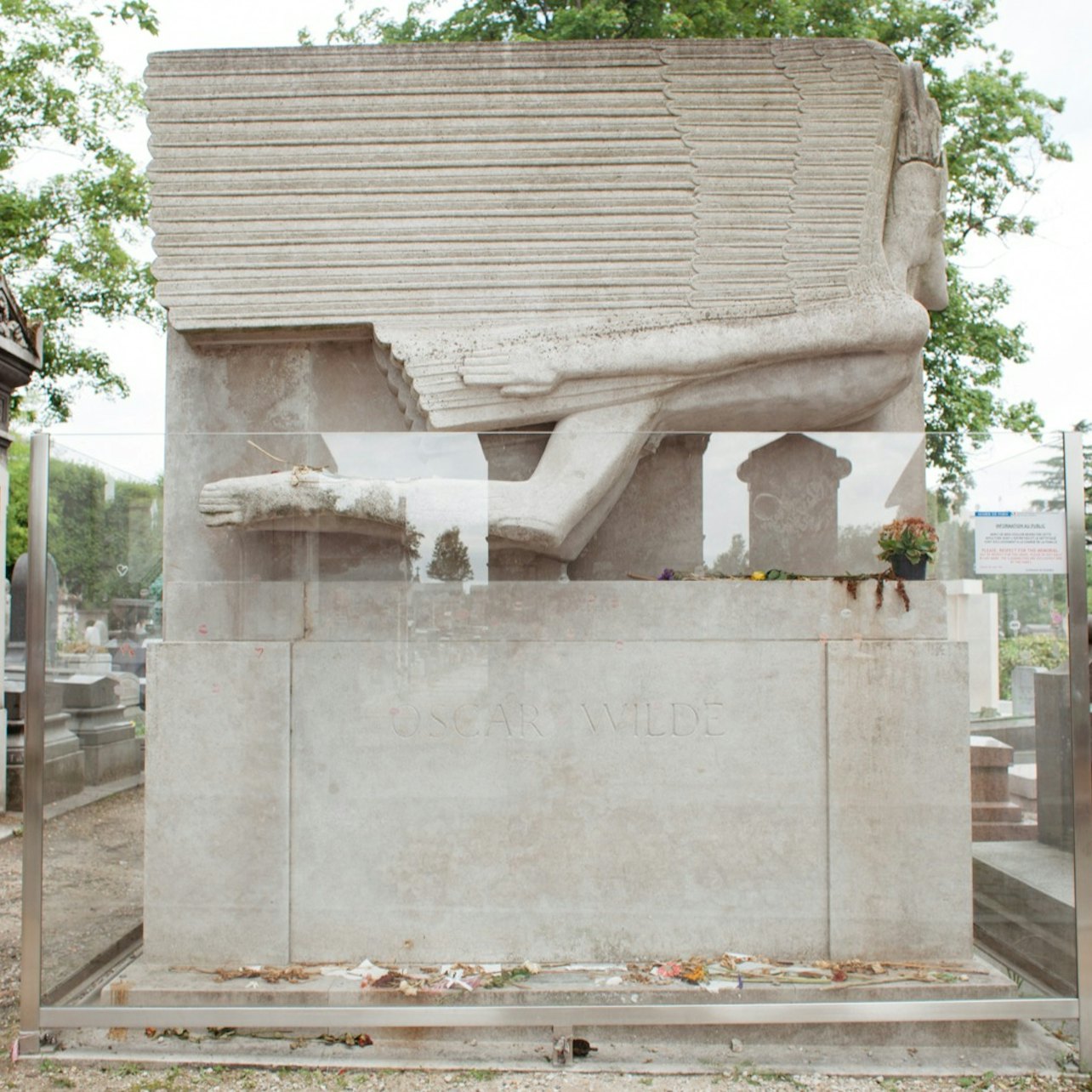 Visita guiada a pie al cementerio del Père Lachaise - Alojamientos en Paris