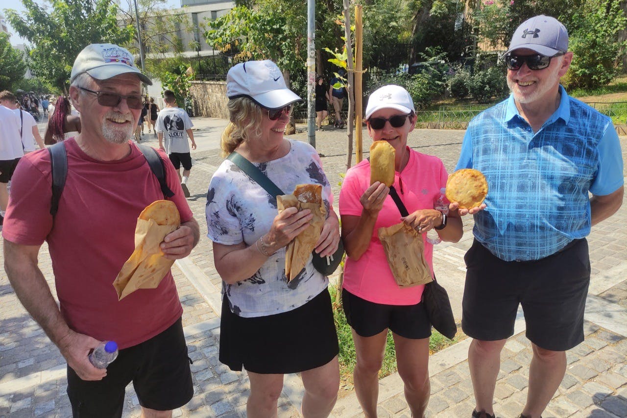 2 ζευγάρια επιδεικνύουν τις ατομικές τους πίτες!