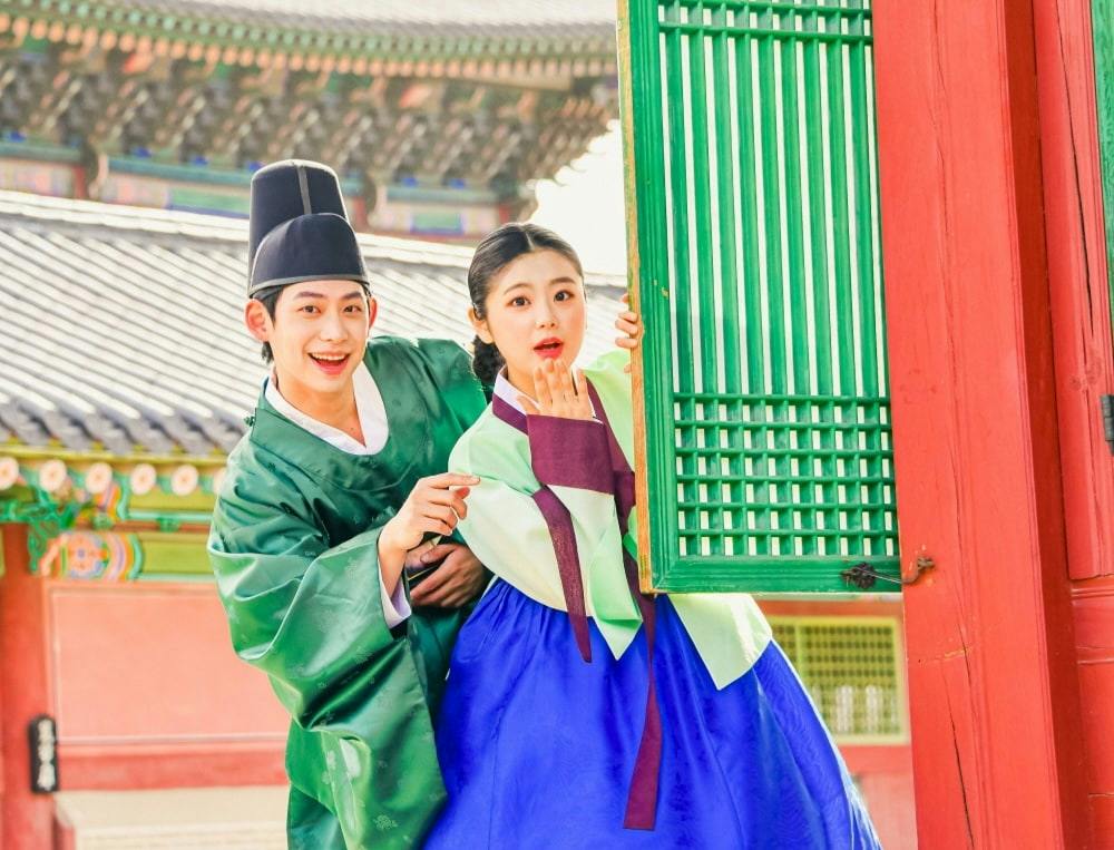 Photoshoot, Premium Hanbok Rental & Make-Up At Gyeongbokgung: Wedding Royal Premium Hanbok All Day in Seoul – Tiqets