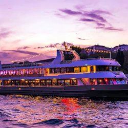 Istanbul: Bosphorus Dinner Cruise with Live Show + All-Inclusive Drinks 2