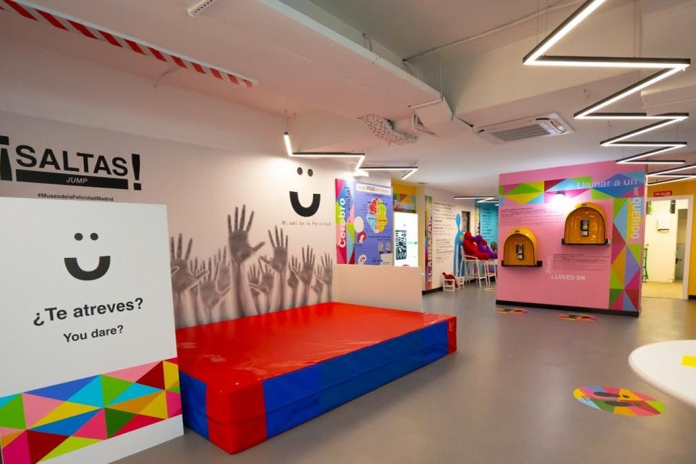 テキストは既に英語であり、「入るか入るか」を意味します。