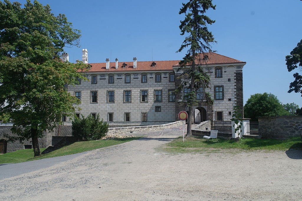 Nelahozeves Castle