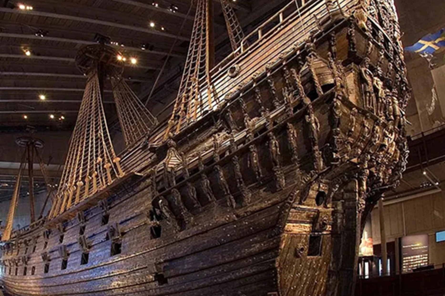 Red Sightseeing Stockholm: Hop-on Hop-off Bus + Vasa & Vrak Museums Entry