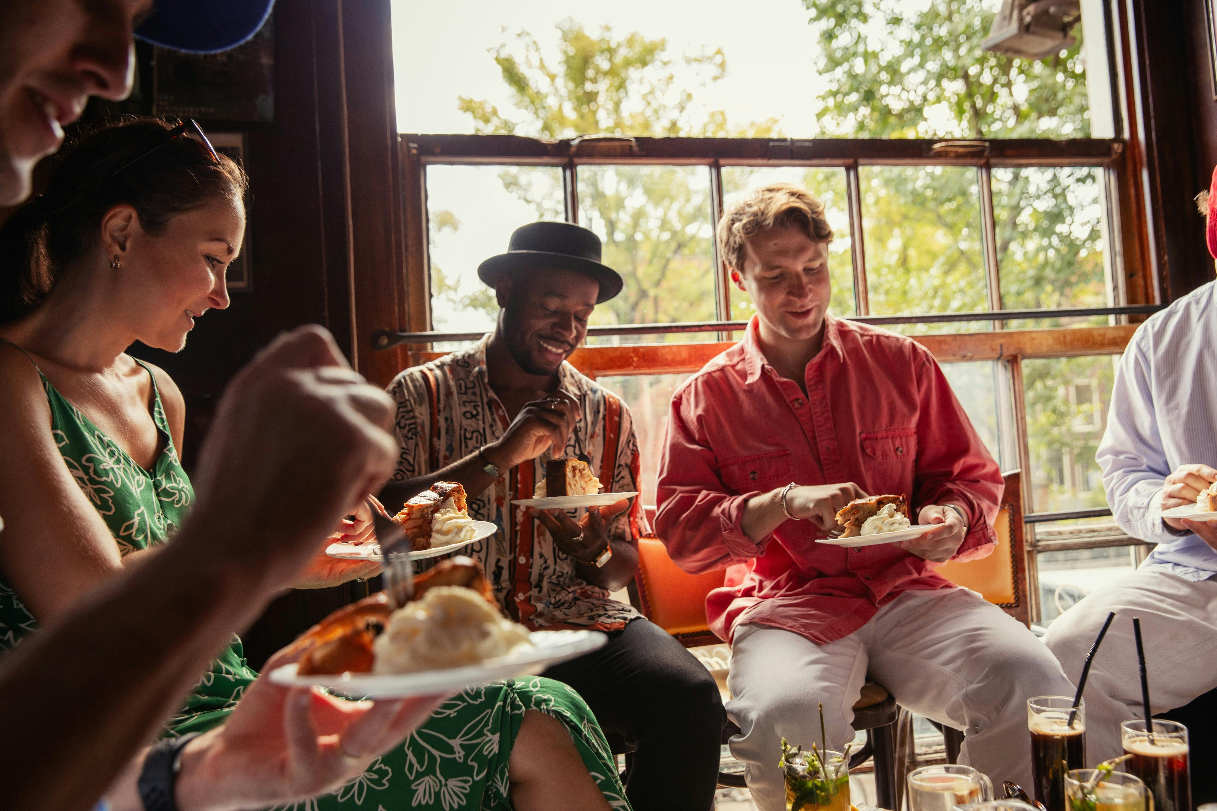 Δοκιμάζοντας την αυθεντική μηλόπιτα