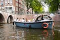 Menschen auf dem holländischen Pfannkuchenboot