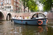 Människor på den holländska pannkaksbåten