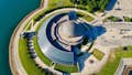 luchtfoto van het adler planetarium van chicago