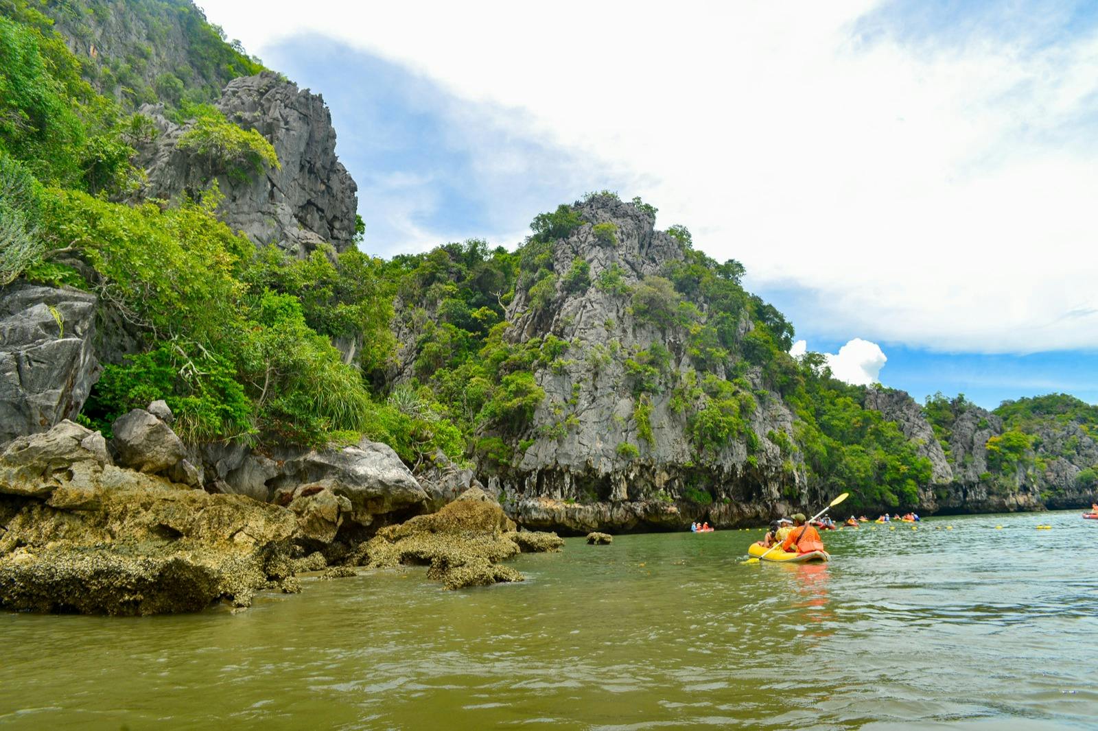 ジェームズ・ボンド島＆パンガー湾：プーケット発ロングテイルボートツアー＋送迎