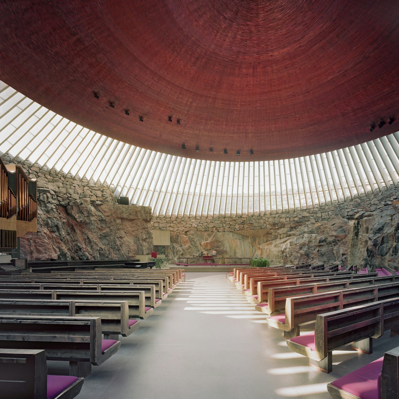 Temppeliaukio Kirkko em Helsínquia - Acomodações em Helsinque