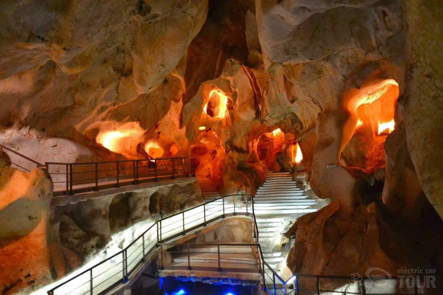 Malaga: Tour guidato in auto elettrica + ingresso alla Grotta del Tesoro — 4