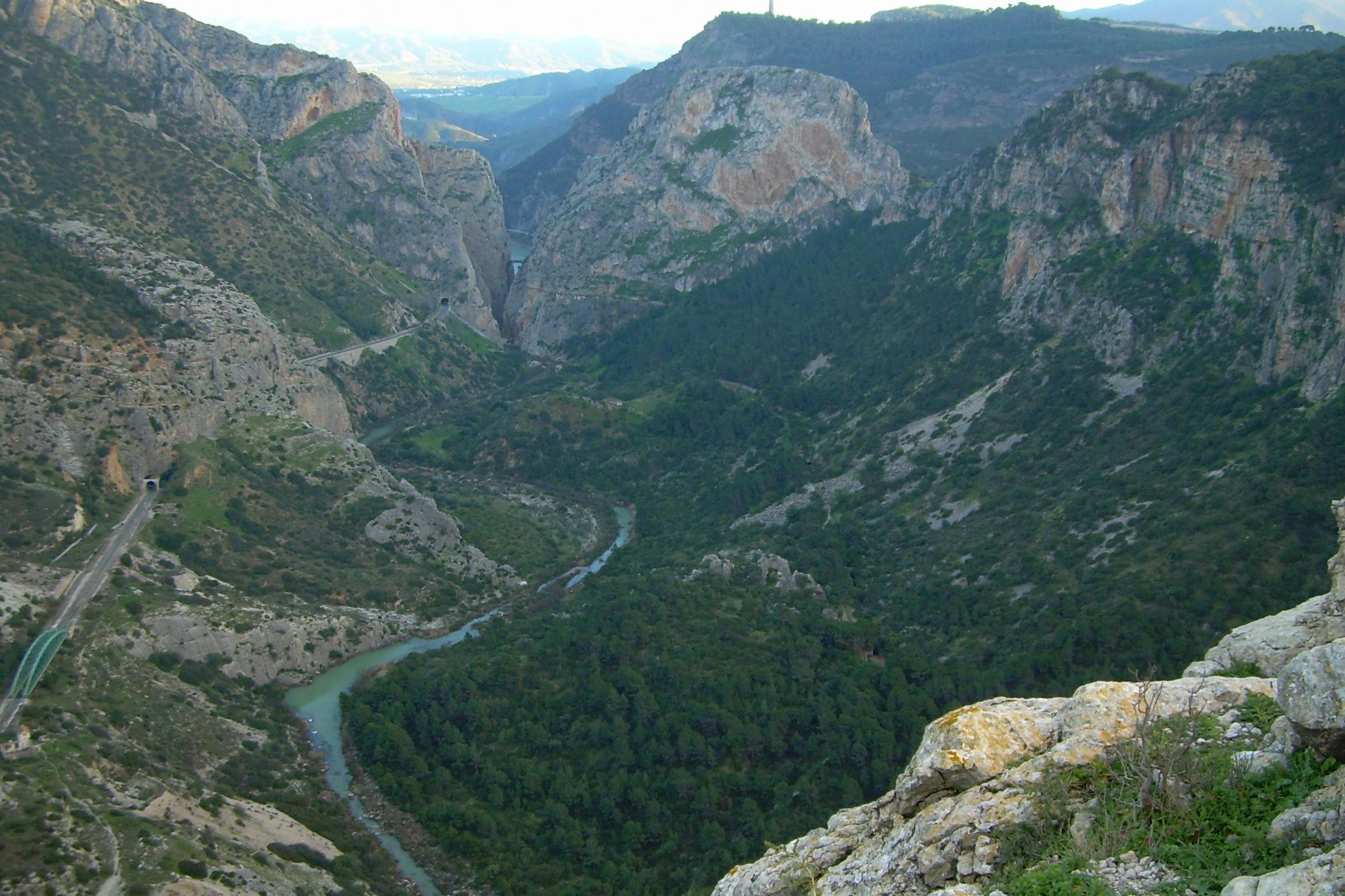 国王步道（ Caminito del Rey ）中央山谷。