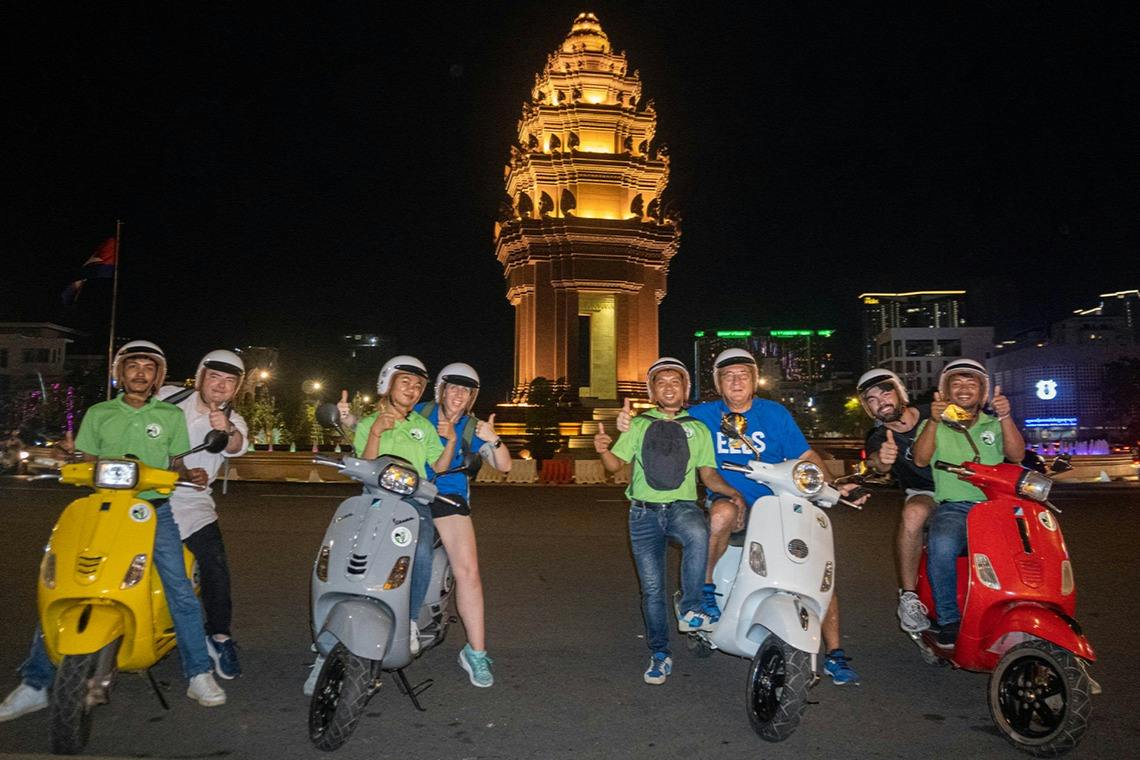 Phnom Penh: Guided Evening Vespa Food Tour + Transfer - Photo 6