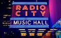 insegna neon del Radio City Music Hall
