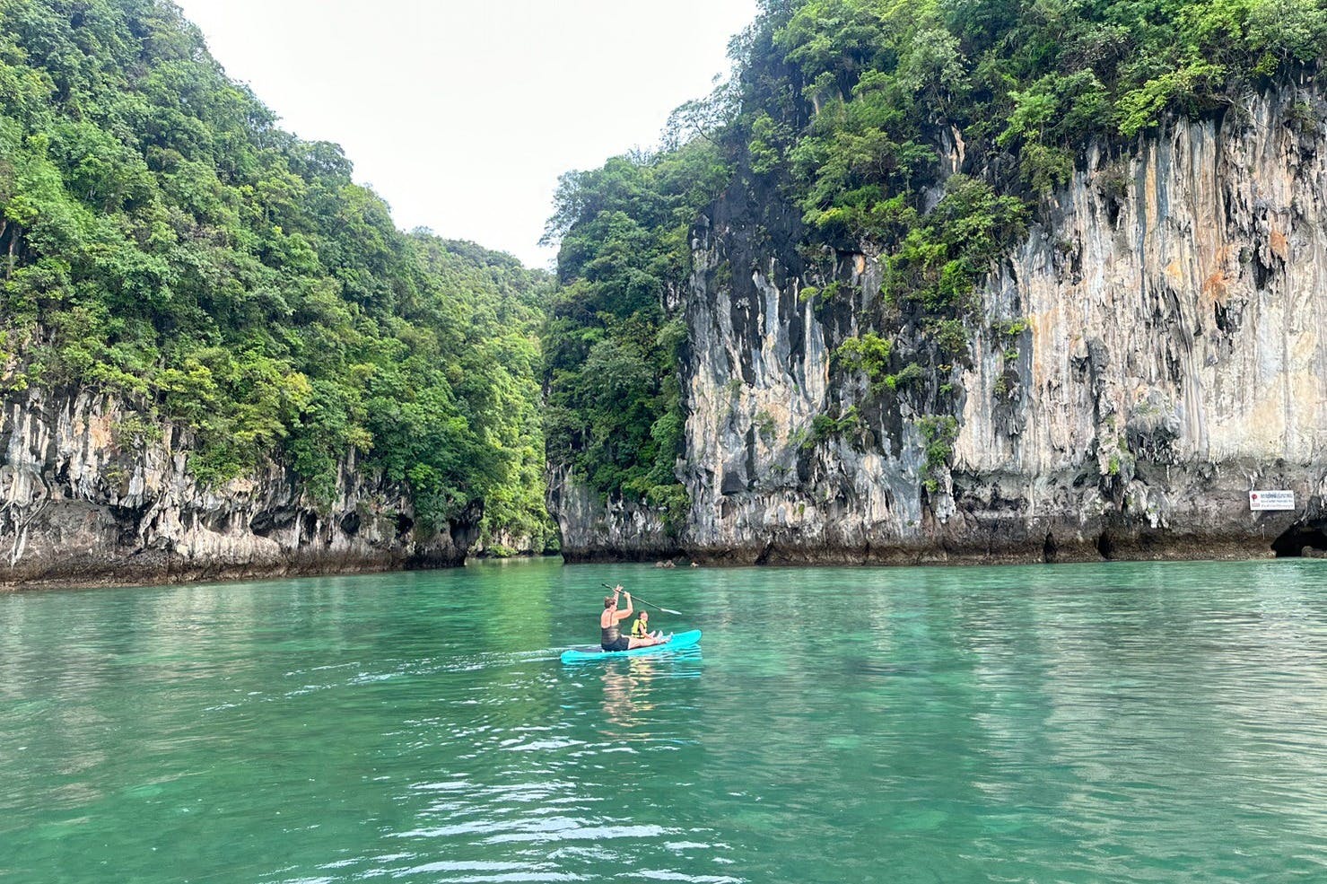 Surf de rem a la llacuna de Hong