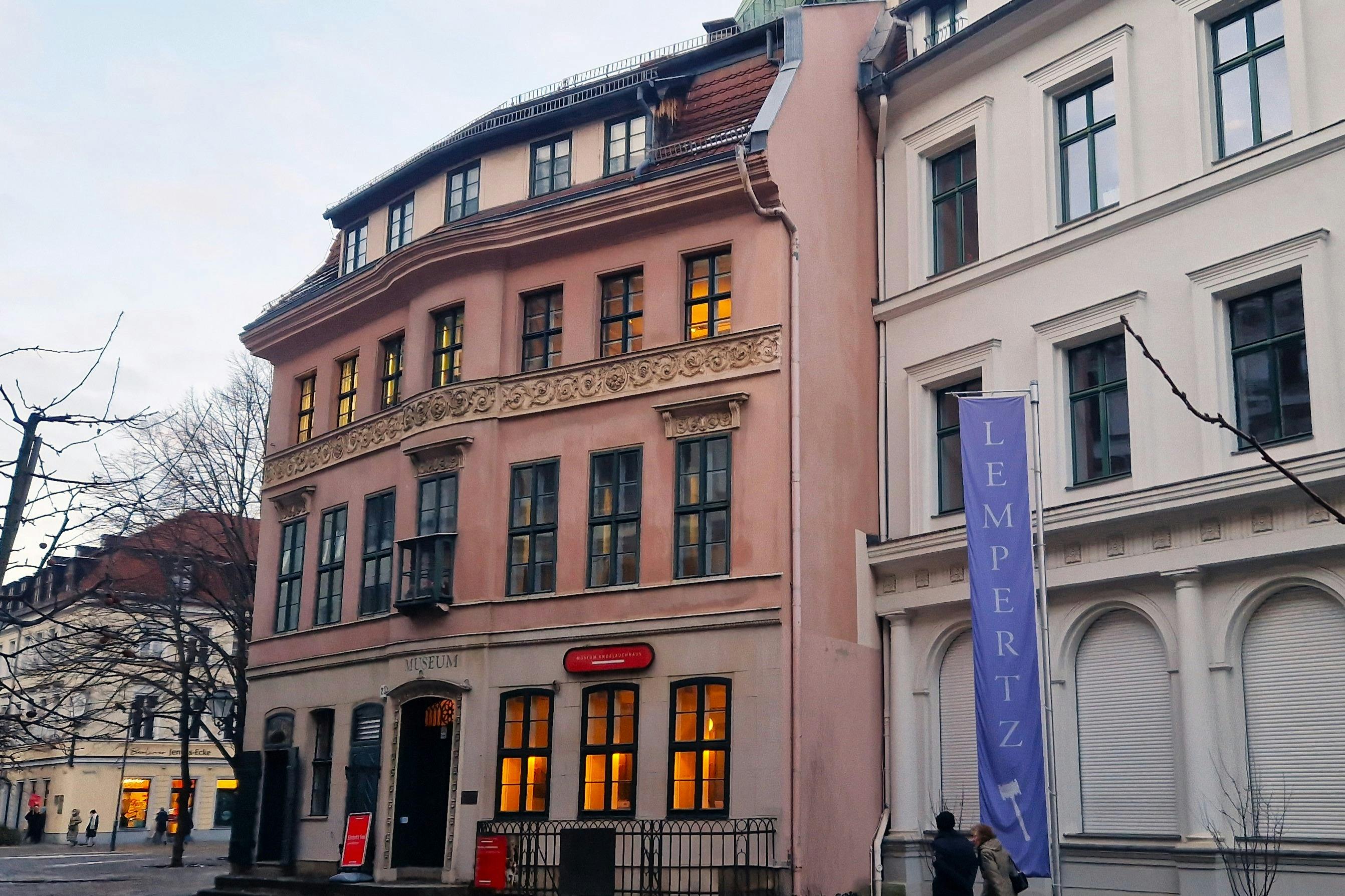 The Knoblauch House was the home of the Knoblauch family, leaders in the cloth trade in the 17th and 18th centuries.