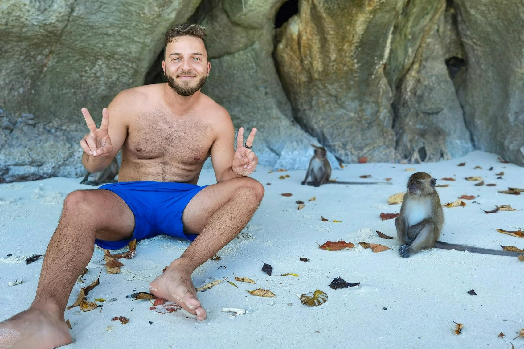 Απολαμβάνοντας τον χρόνο με τις μαϊμούδες στον Κόλπο των Πιθήκων.