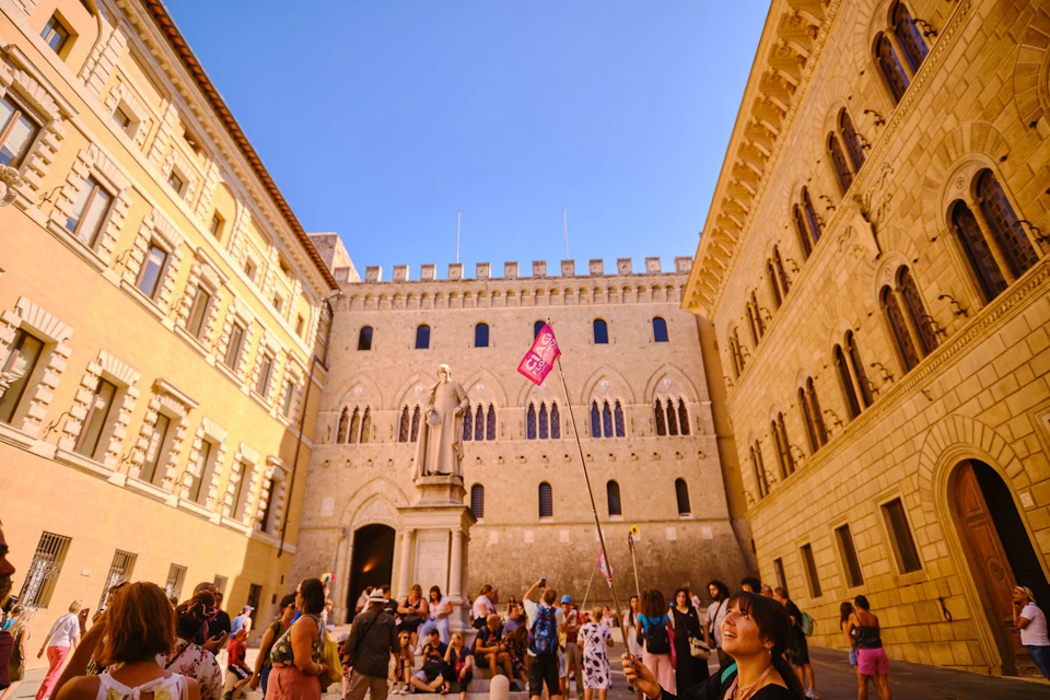 Salimbeni Square, Siena