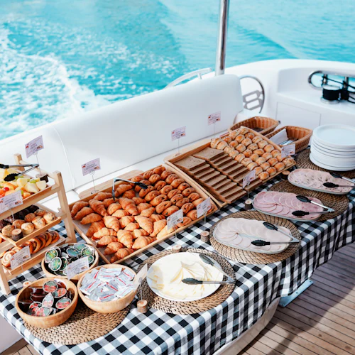 Marina de Dubai: Passeio de iate de luxo com café da manhã ou churrasco - Photo 6