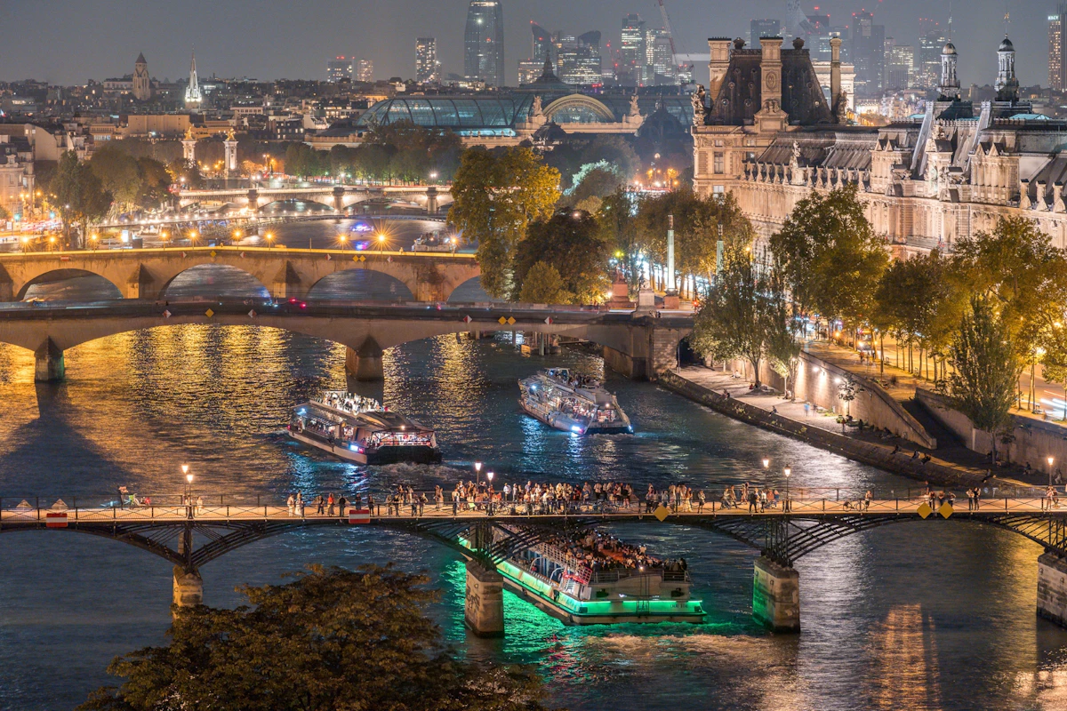 Seine River: Dinner Cruise with Live Music by Bateaux Mouches — 2