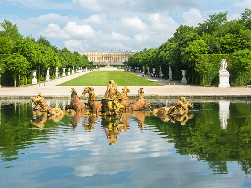 Palace of Versailles & Monet’s Garden: Guided Tour + Transport from Paris
