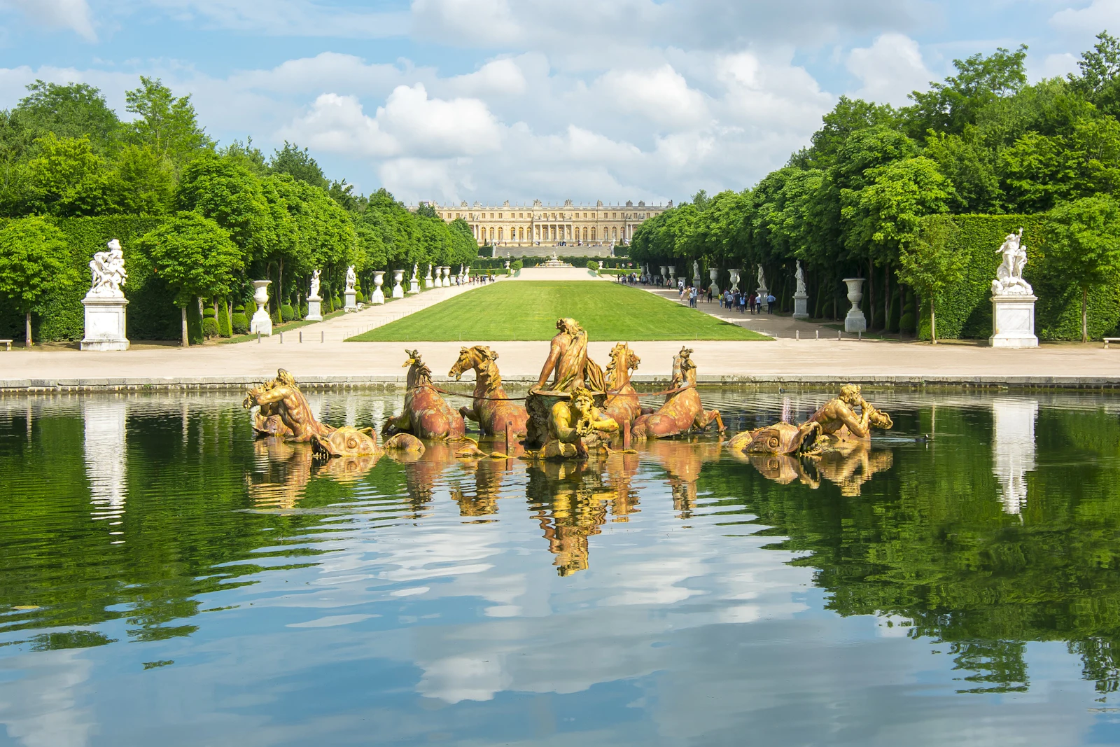 Palace of Versailles: Guided Tour + Transport from Paris