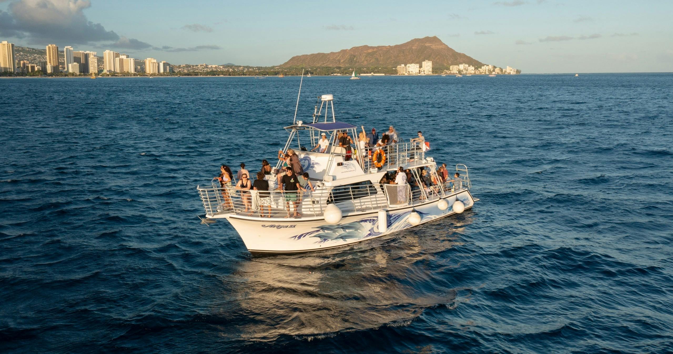 Waikiki : Croisière alcoolisée avec DJ — 8