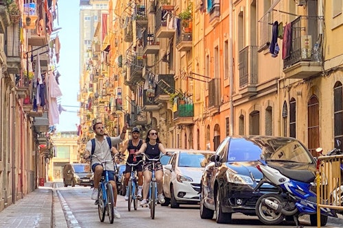 Barcelona: Private Bike Tour from Gaudi Houses to Barceloneta