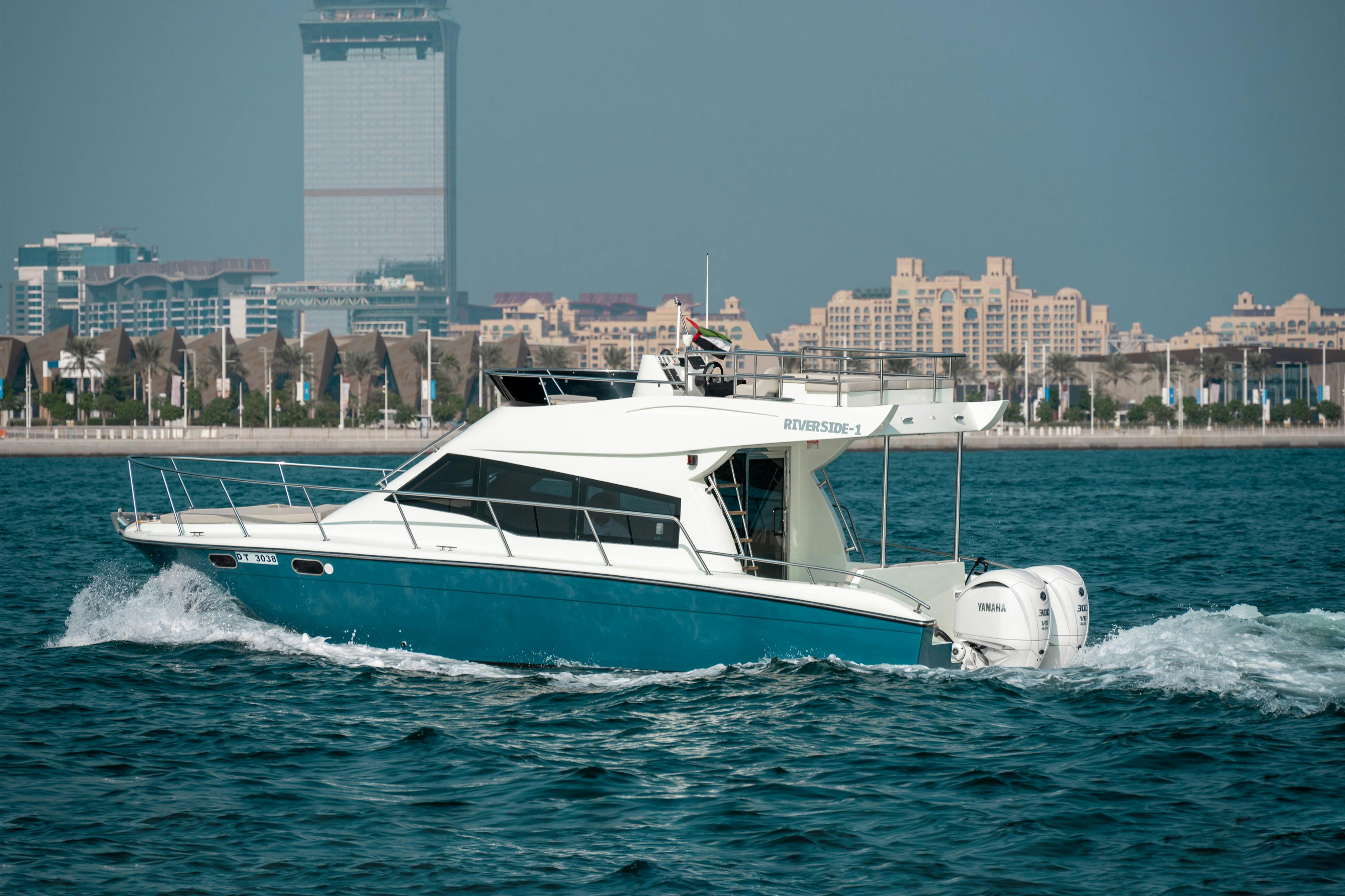 Dubai Harbour: 40-Ft Yacht Charter 4