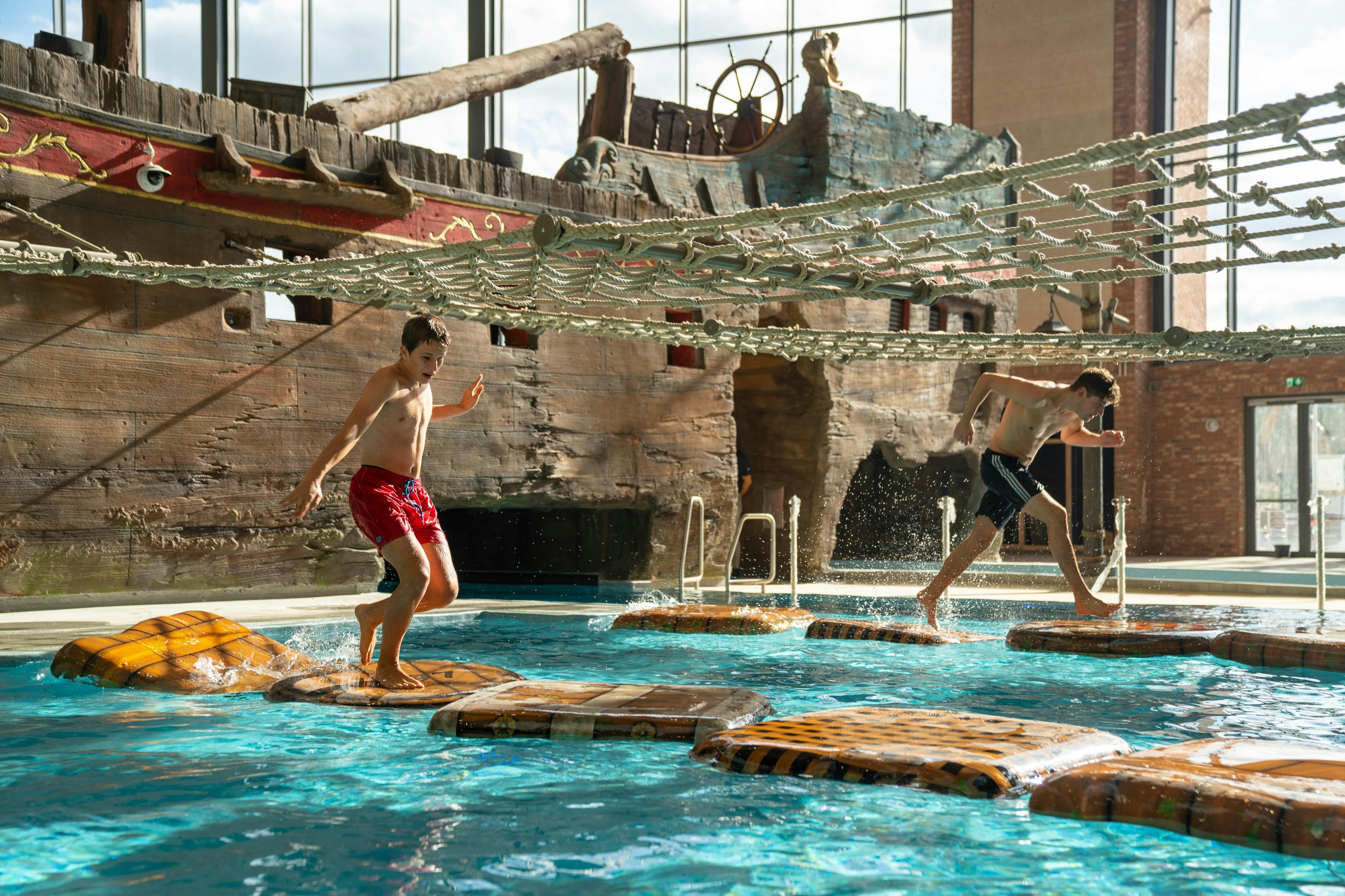 Hoppablad - Obstacle course in the water