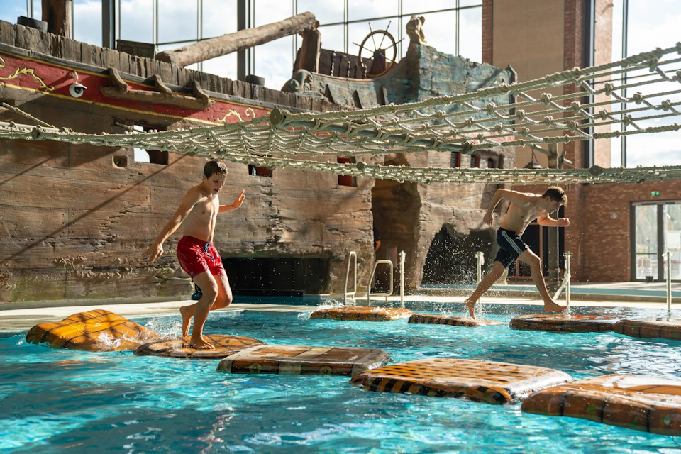 Hoppablad - Obstacle course in the water