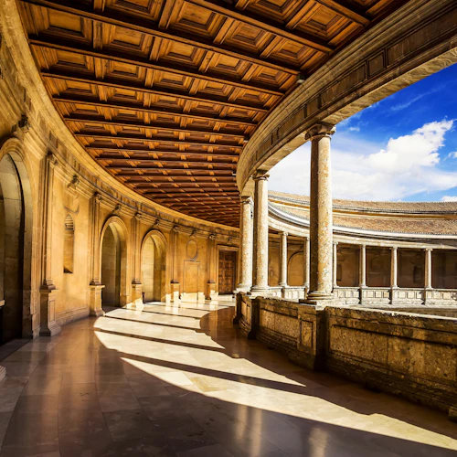 Alhambra y Palacios nazaríes: Entrada sin colas + Tour guiado para grupos reducidos - Photo 4