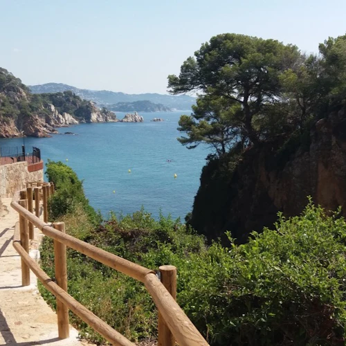 Blanes: Barco de ida e volta a partir de Tossa de Mar - Photo 2