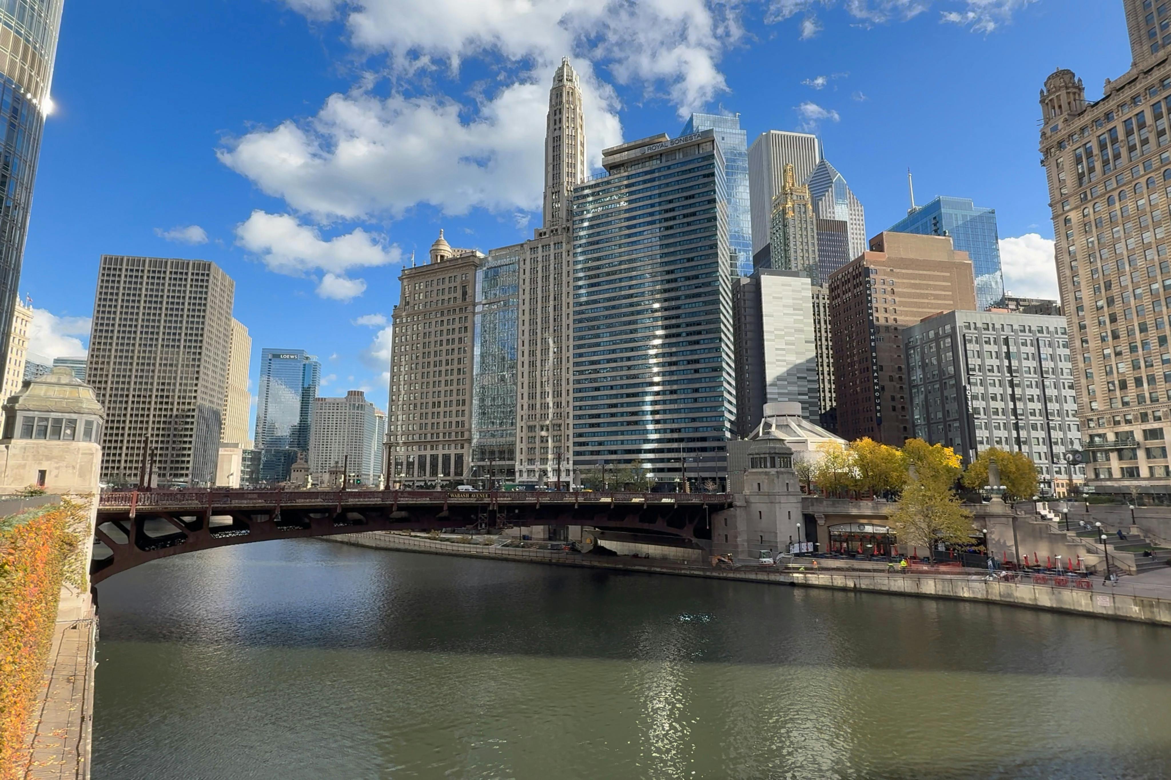 Great Views of the Chicago River and Historic Capone Speakeasy