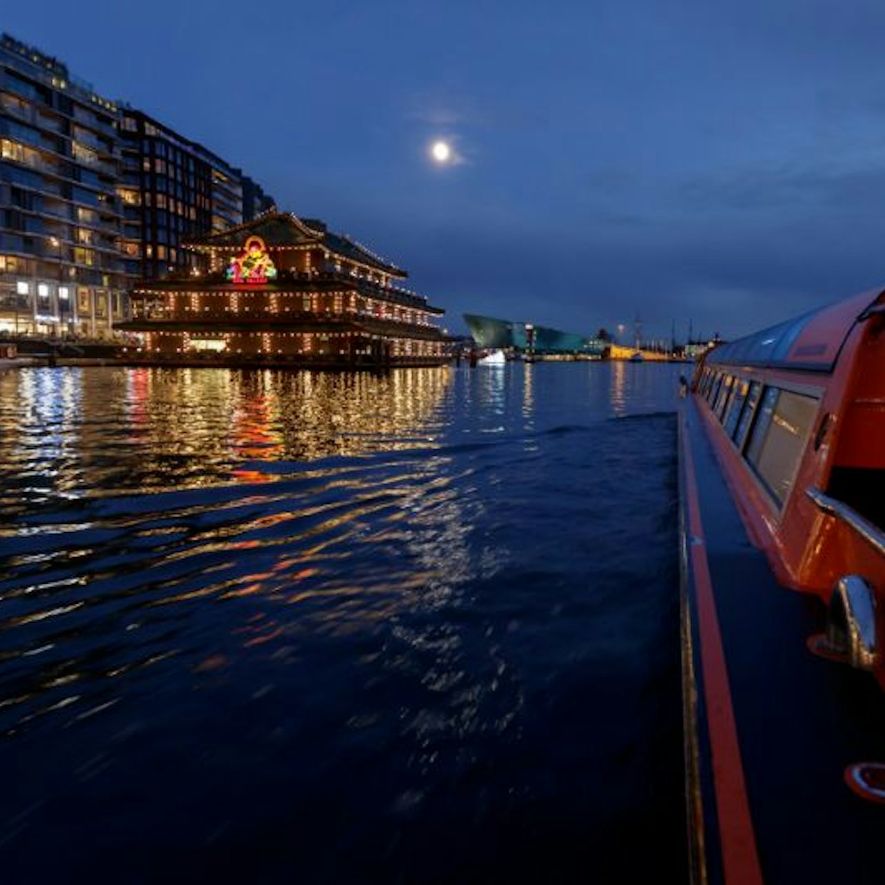 Amsterdã: Lovers Cruzeiro noturno pelo canal saindo da Estação Central - Acomodações em Amesterdão